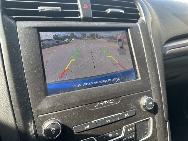 2019 Ford Fusion SE photo 3
