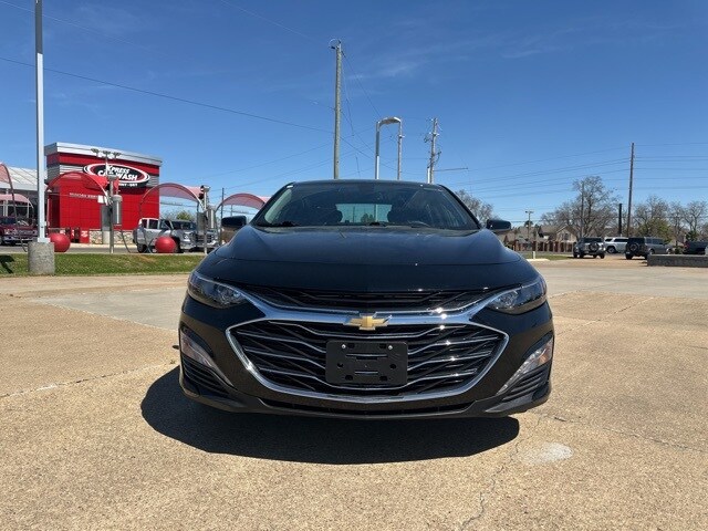 2022 Chevrolet Malibu 1LT photo 2