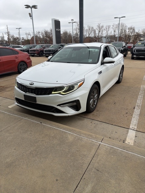 2019 Kia Optima LX's photo