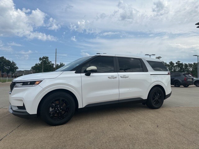2022 Kia Carnival LXS photo 2