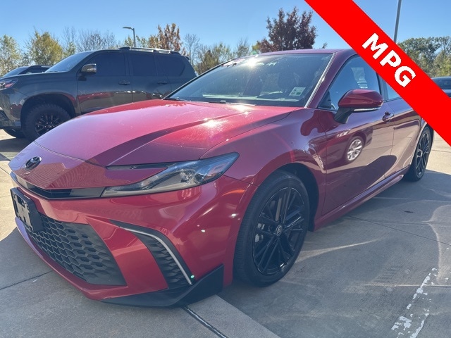 2025 Toyota Camry SE's photo