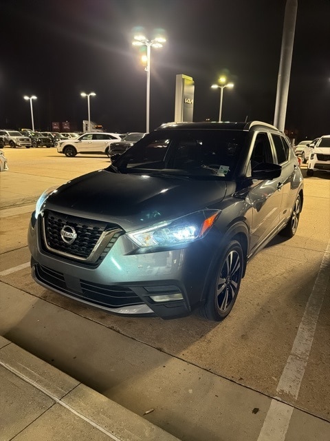 2020 Nissan Kicks SR's photo