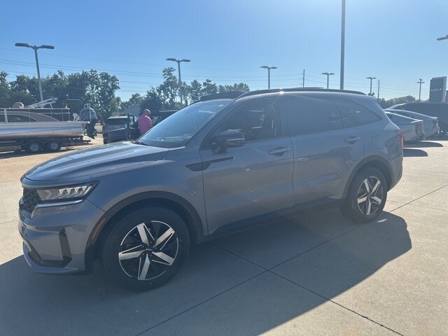 2022 Kia Sorento S photo 2