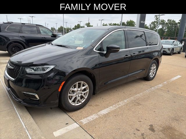 2024 Chrysler Pacifica Touring L's photo