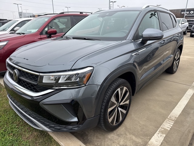 2024 Volkswagen Taos SE's photo