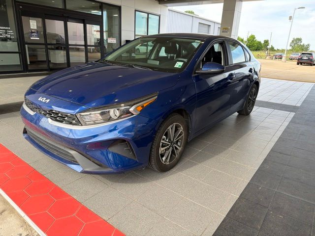 2023 Kia Forte LXS AT's photo