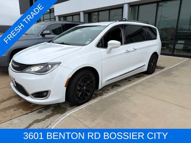 2020 Chrysler Pacifica Touring L's photo