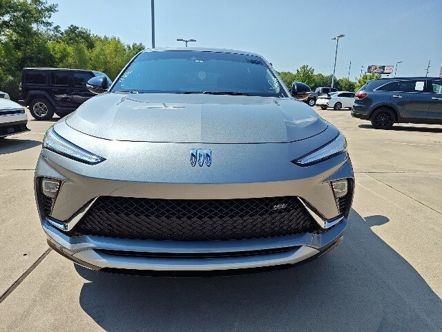 2025 Buick Envista ST photo 2