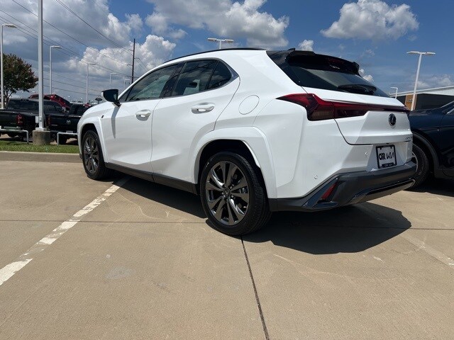 2024 Lexus UX 250h F SPORT Design photo 2