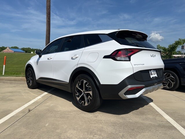 2023 Kia Sportage EX photo 2