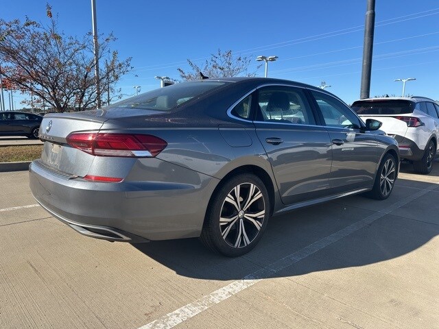 2021 Volkswagen Passat 2.0T SE photo 3