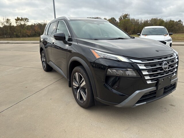 2024 Nissan Rogue SL photo 2