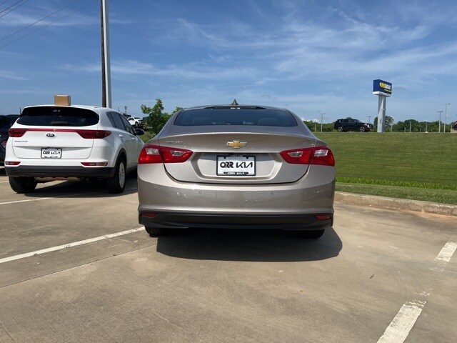 2024 Chevrolet Malibu 1LT photo 3