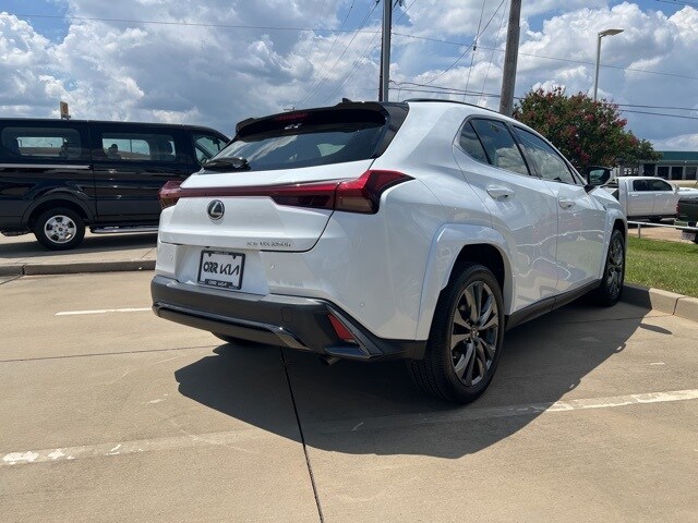 2024 Lexus UX 250h F SPORT Design photo 4
