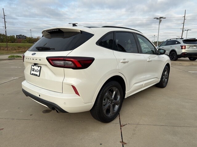2023 Ford Escape ST-Line photo 3
