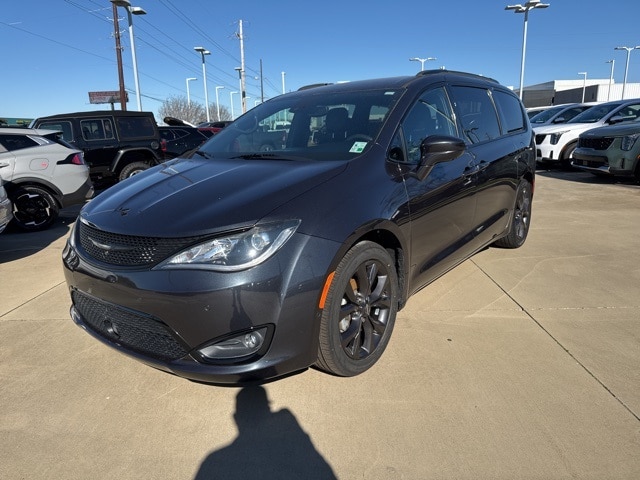 2020 Chrysler Pacifica Touring L Plus's photo