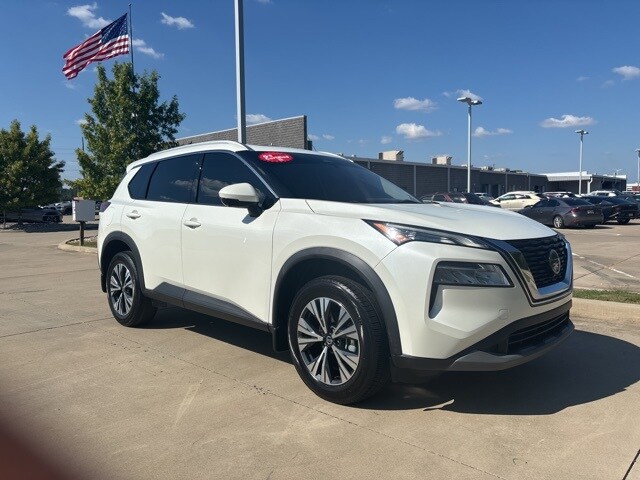 2021 Nissan Rogue SV photo 3