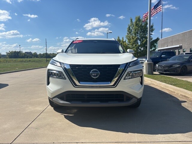 2021 Nissan Rogue SV photo 2