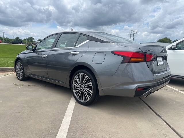 2023 Nissan Altima 2.5 SL photo 2