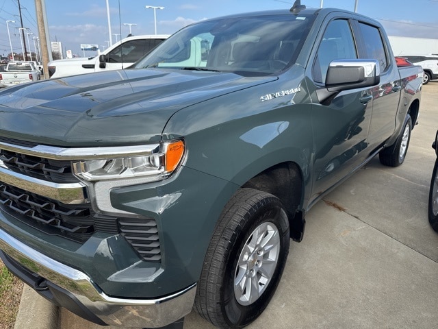 2025 Chevrolet Silverado 1500 LT's photo