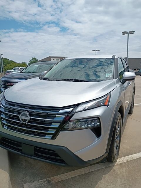 2025 Nissan Rogue SV FWD's photo