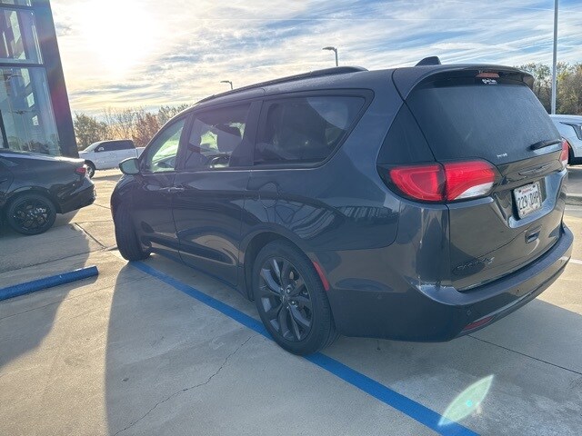 2020 Chrysler Pacifica Touring Plus photo 4