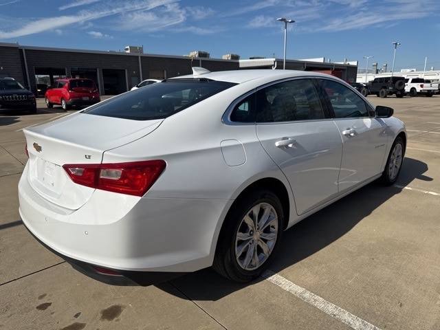 2025 Chevrolet Malibu 1LT photo 3