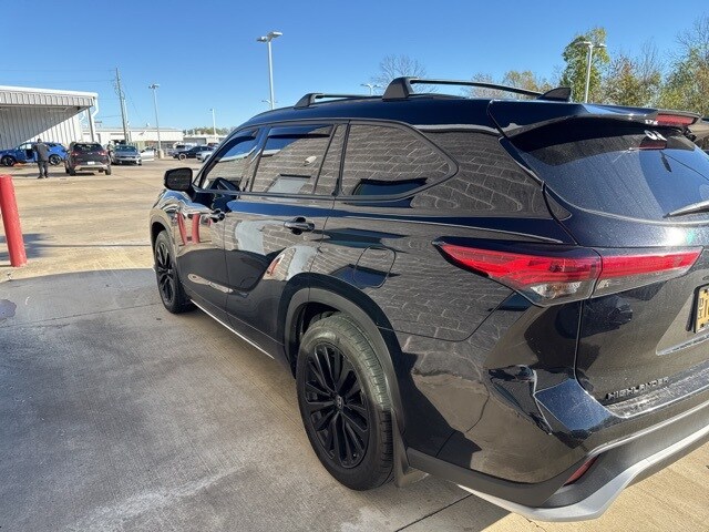 2023 Toyota Highlander L photo 4