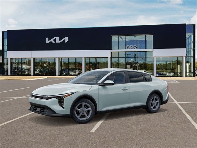 2025 Kia K4 LXS photo 2