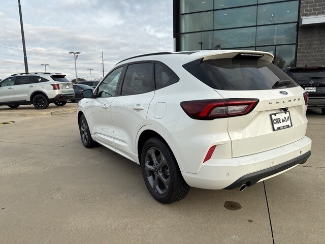 2023 Ford Escape ST-Line photo 4