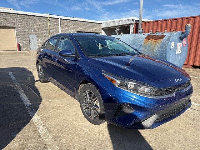 2023 Kia Forte LXS photo 2