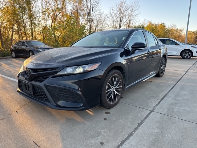 2023 Toyota Camry SE's photo