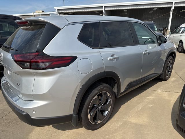2024 Nissan Rogue SV photo 2