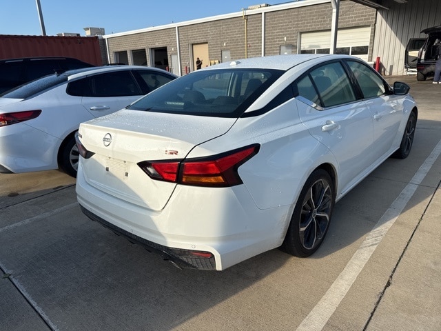 2024 Nissan Altima 2.5 SR photo 3