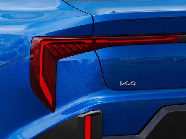 2025 Kia K4 GT-Line - Photo 11