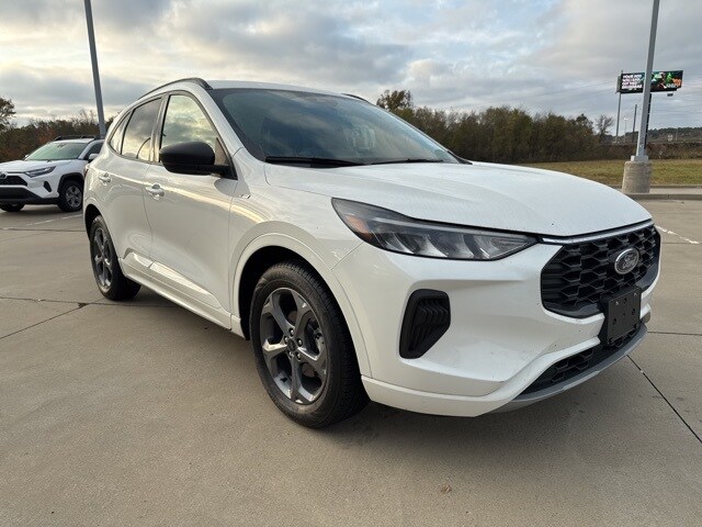 2023 Ford Escape ST-Line photo 2