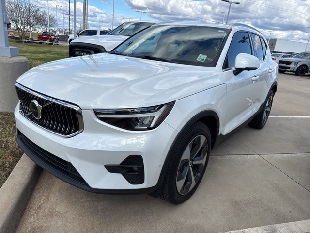 2023 Volvo XC40 Plus's photo