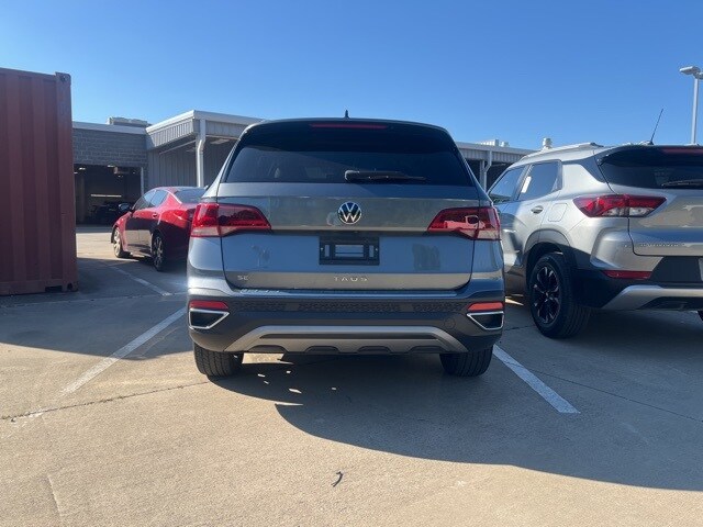2022 Volkswagen Taos SE photo 3