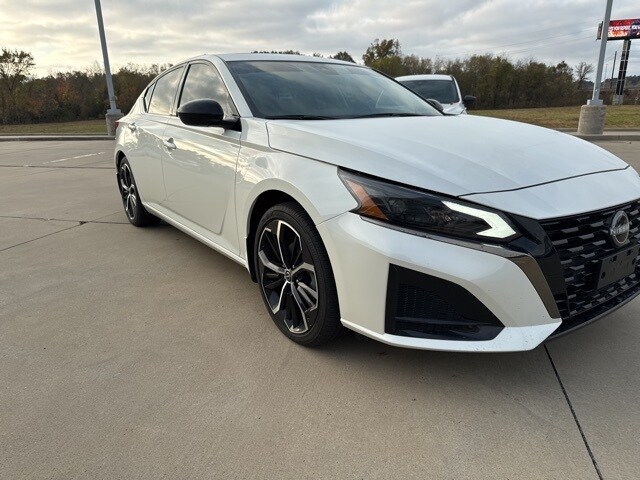 2024 Nissan Altima 2.5 SR photo 2