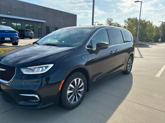 2023 Chrysler Pacifica Hybrid Touring L