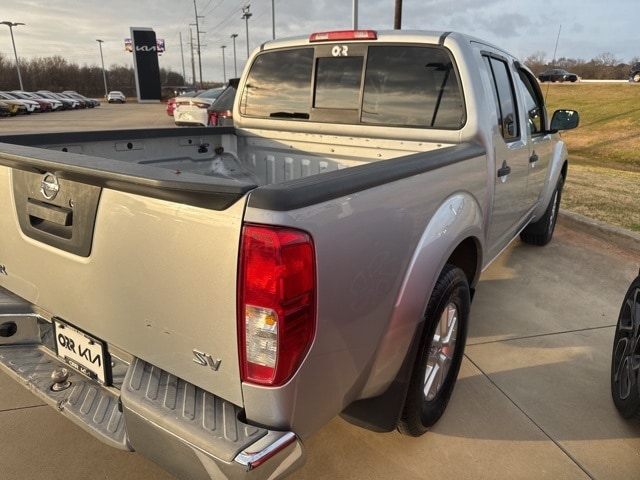 2015 Nissan Frontier Crew Cab SV photo 4