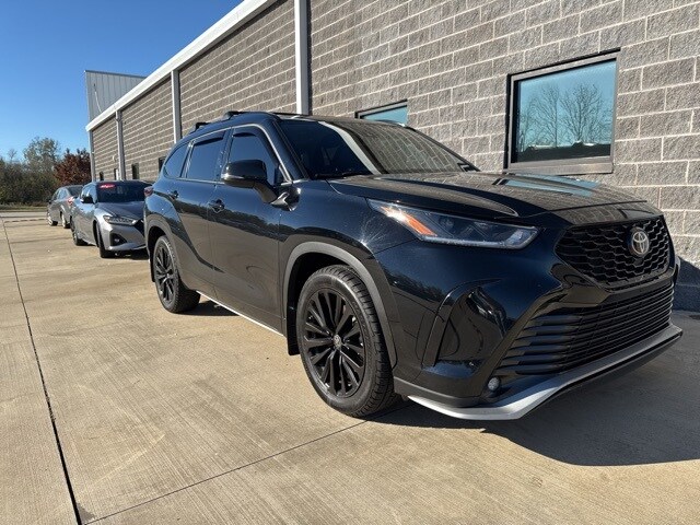 2023 Toyota Highlander L photo 2