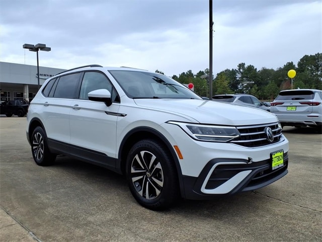 2024 Volkswagen Tiguan S's photo