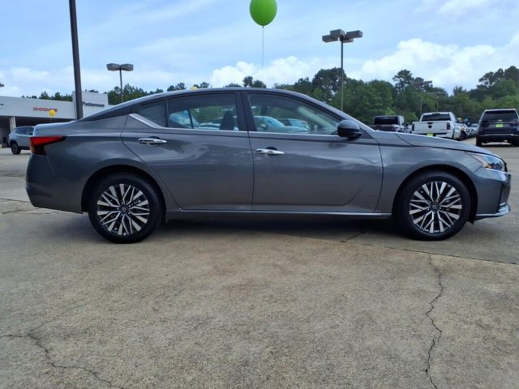 Used 2025 Nissan Altima SV Sedan