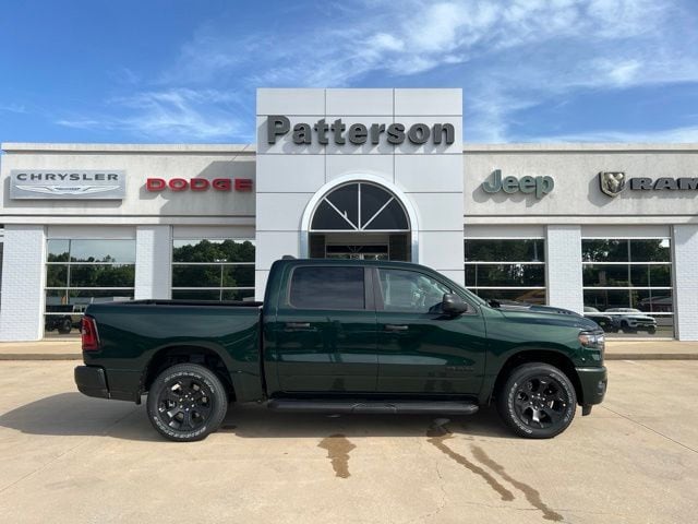 New 2026 Ram 1500 EXPRESS CREW CAB 4X4 5'7 BOX