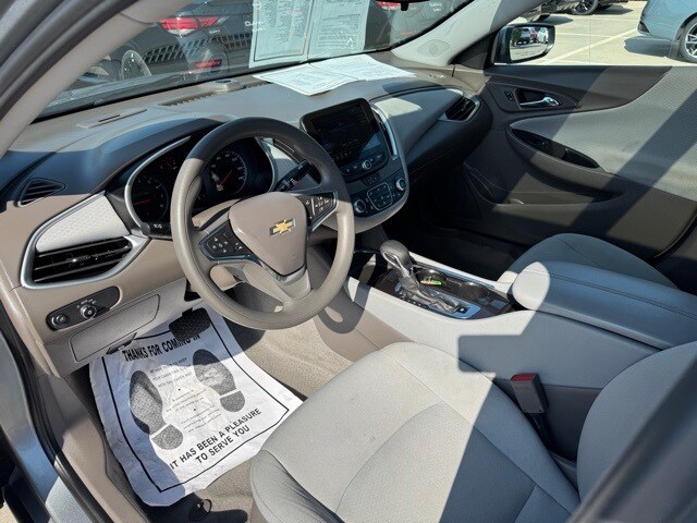 2023 Chevrolet Malibu 1LT photo 2