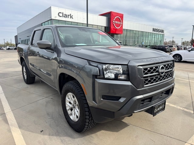 2024 Nissan Frontier SV's photo