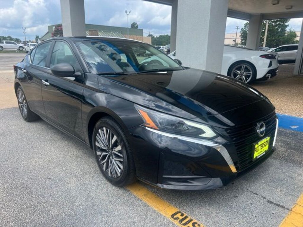 Used 2025 Nissan Altima SV Sedan