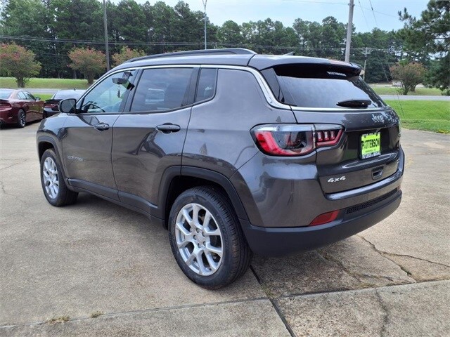 2023 Jeep Compass Latitude Lux photo 4