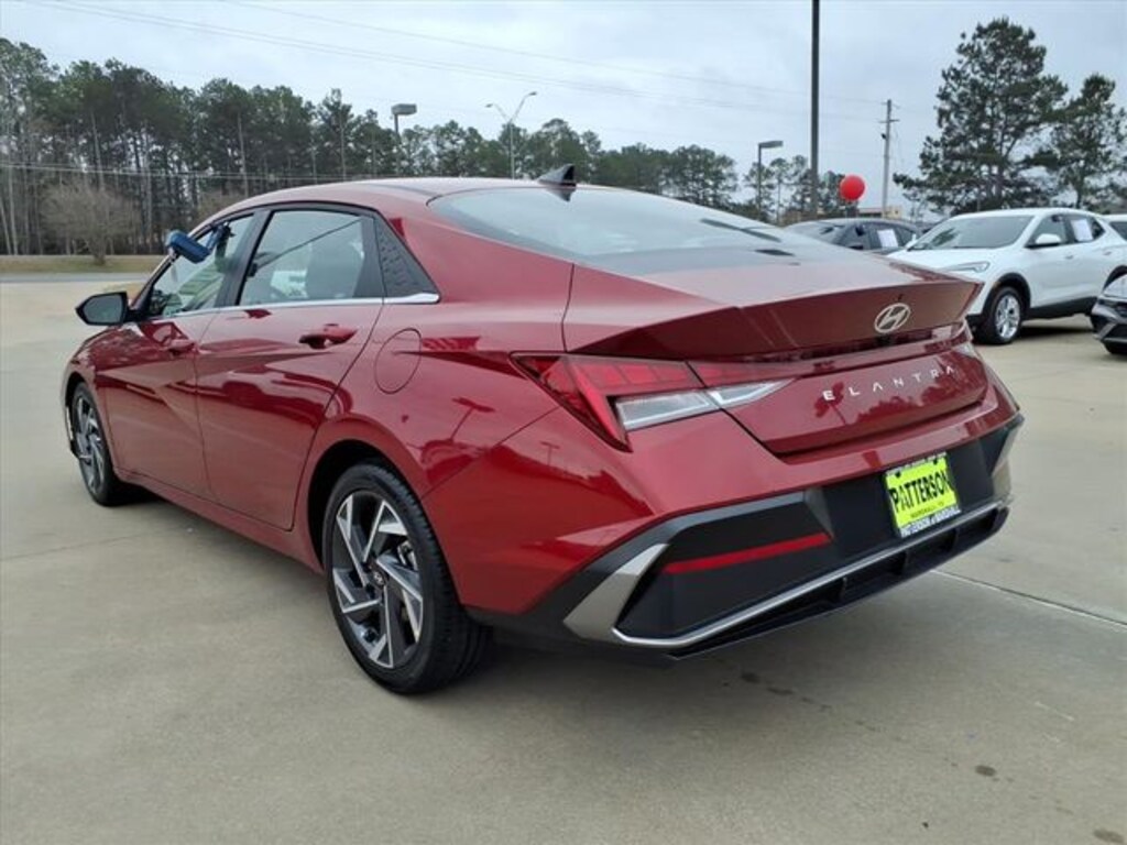 Used 2025 Hyundai Elantra SEL Convenience Sedan